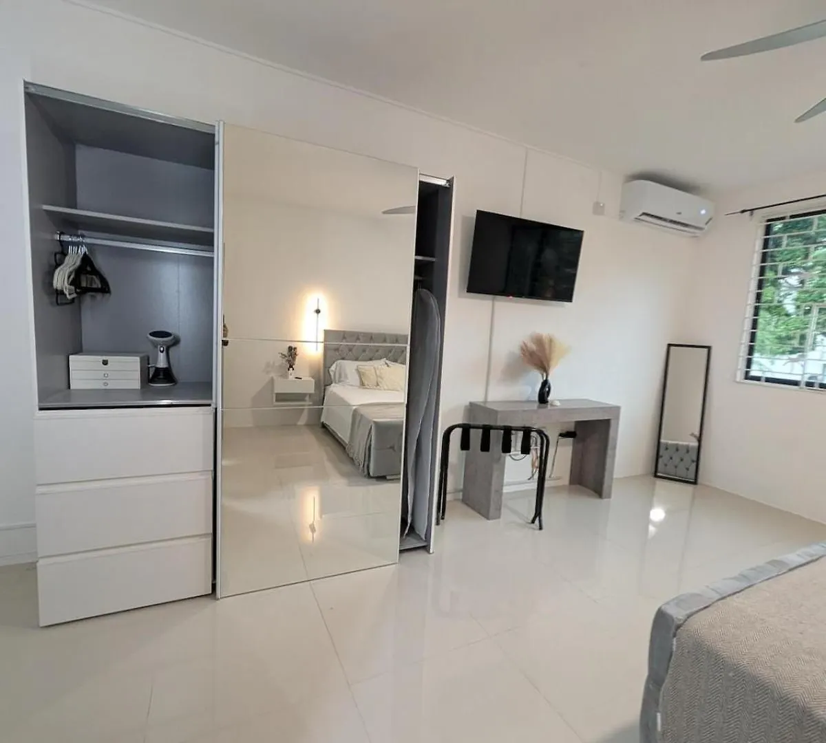 Holiday home The Opulent Manor - Bob Marley Museum 1 Minute Away Villa Kingston