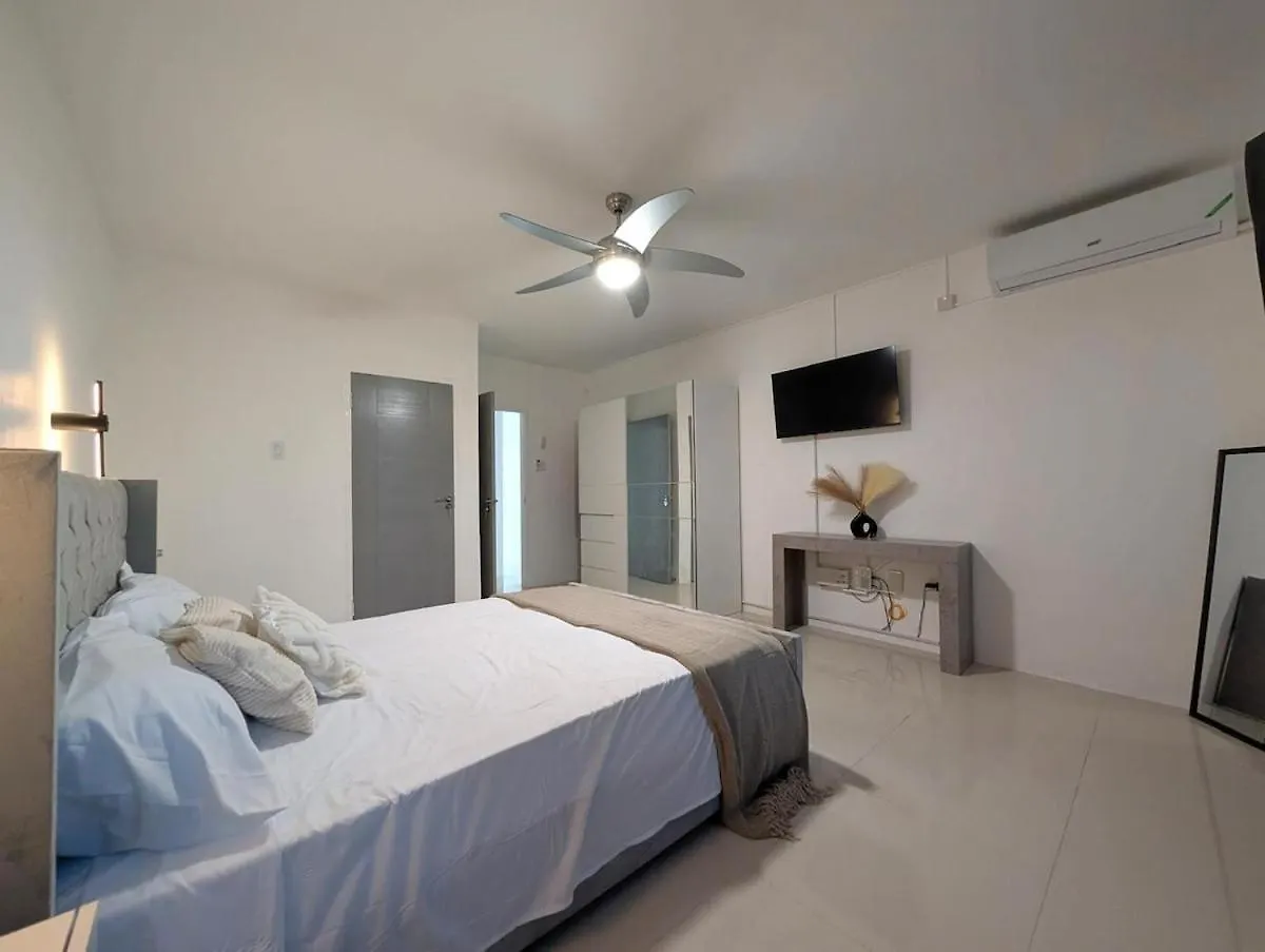 The Opulent Manor - Bob Marley Museum 1 Minute Away Villa Kingston Holiday home